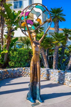 Téléchargez les photos : Laguna Beach, CA, États-Unis - 17 avril 2022 : The Laguna Beach, Sea Breeze Sculpture - en image libre de droit