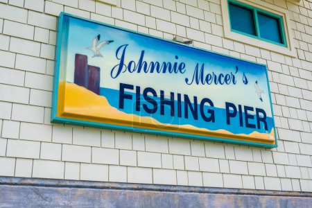Téléchargez les photos : Wilmington Beach, Caroline du Nord, États-Unis - 17 août 2022 : La jetée de pêche Johnnie Mercer - en image libre de droit