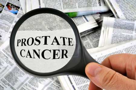 Téléchargez les photos : Concept de cancer de la prostate examiné avec une loupe - en image libre de droit