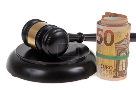 Téléchargez les photos : Court fees concept with with a judge gavel and a wad of euro banknotes close up on a white background - en image libre de droit