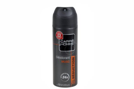 Téléchargez les photos : Déodorant pour homme de la marque Carre close-up sur fond blanc - en image libre de droit