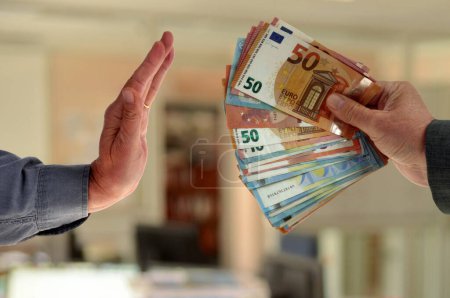Foto de Concepto de denegación de corrupción con billetes en euros en primer plano - Imagen libre de derechos
