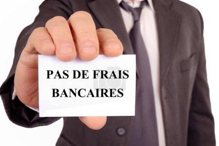 Téléchargez les photos : Homme d'affaires titulaire d'une carte sans frais bancaires inscrits en français - en image libre de droit
