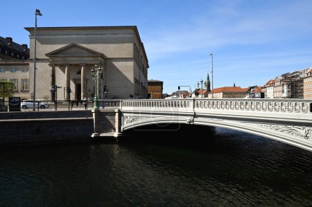 Téléchargez les photos : Pont Hojbro et église Christiansborg Slotskirke de Copenhague - en image libre de droit