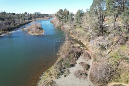 Foto de Photo of Oroville river and nature from a Bridge spanning feather river in Oroville California - Imagen libre de derechos