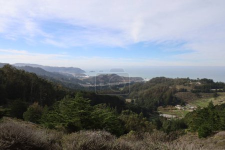 Photo of Pacific ocean and town of Pacifica from Skyline college