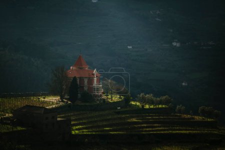 Une vue sur la vallée du Douro par temps orageux. 
