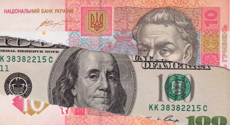 Téléchargez les photos : Billet de 100 dollars déchiré 10 billets en hryvnia urainienne à des fins de conception - en image libre de droit