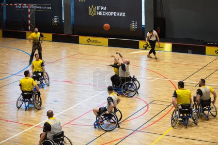 Foto de Lviv, Ucrania - 29 de mayo de 2023: Invictus Games Ukraine 2023 in Lviv. Partido de baloncesto silla de ruedas - Imagen libre de derechos