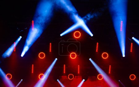 Téléchargez les photos : Colorful concert lights on empty stage for design purpose - en image libre de droit