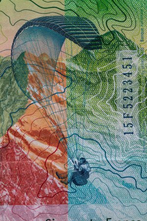Foto de Primer plano del billete de 50 francos suizos con fines de diseño - Imagen libre de derechos