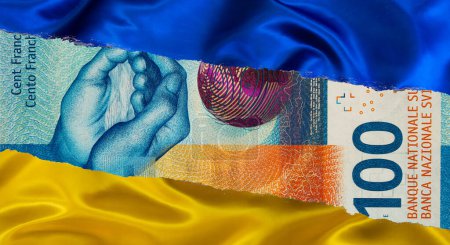 Billete de 100 francos suizos y bandera nacional ucraniana con fines de diseño
