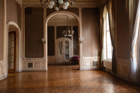 Foto de Lviv, Ucrania - 27 de marzo de 2024: Interior de la Casa de los Científicos de Lviv (antiguo casino noble) - Imagen libre de derechos