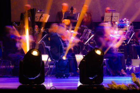 Foto de Primer plano de las luces de escenario en el concierto con fines de diseño - Imagen libre de derechos