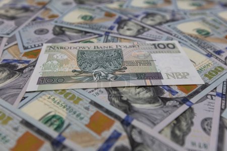 Billetes zloty de 100 dólares estadounidenses y 100 pulidos con fines de diseño