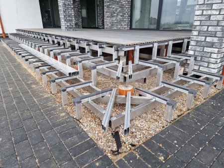 Téléchargez les photos : Ecological terrace made from wood plastic composite wpc under construction - en image libre de droit
