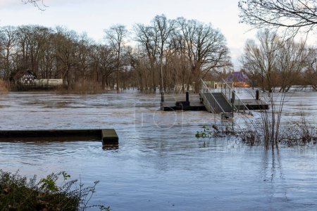 Inondation de la rivière Weser à Minden, NRW, Allemagne