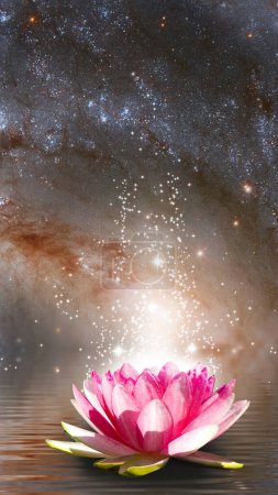 Téléchargez les photos : Image de belles fleurs de lotus sur le fond du paysage cosmique - en image libre de droit