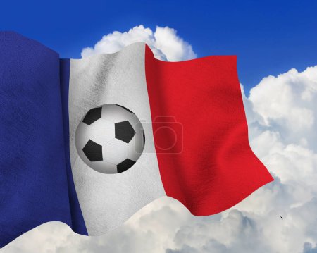 Eine französische Flagge weht im Wind, in der Mitte des weißen Streifens steht ein Fußball. Die Fahne weht im Wind vor blauem Himmel mit weißen Wolken.