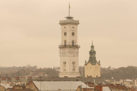Foto de View to the City Hall of Lviv - cultural capital of Ukraine. Outdoor shot - Imagen libre de derechos