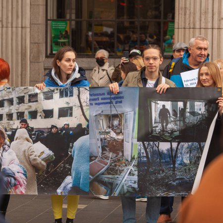Foto de Dublin, Co. Dublin, Ireland - February 24th 2023 - Ukrainians and supporters rally. The first anniversary of Russia's invasion of Ukraine. O'Connell street near GPO - Imagen libre de derechos