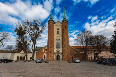 Foto de Gdansk, Poland - April 2022: A 16th-century Oliwska cathedral with Baroque and Rococo architecture and a stately organ - Imagen libre de derechos