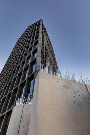 Foto de Instalación artística de hormigón y vidrio frente al edificio Baltyk junto a Concordia Design - Imagen libre de derechos