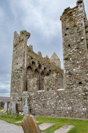 Foto de La Roca de Cashel. Irish Cashel of the Kings and St. Patricks Rock, un sitio histórico ubicado en Cashel, Condado de Tipperary. Irlanda. - Imagen libre de derechos