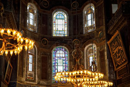 Téléchargez les photos : Hagia Sophia ou Hagia Sofia, Ayasofya intérieur à Istanbul, Turquie, architecture byzantine, monument de la ville et merveille du monde architectural. - en image libre de droit