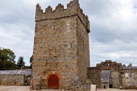 Foto de Antiguas ruinas medievales de Castle Ward en Irlanda del Norte. Lugar de rodaje de la serie Juego de Tronos, Invernalia
. - Imagen libre de derechos