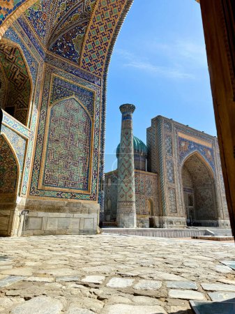 Moschee in Registan, einem alten öffentlichen Platz im Herzen der antiken Stadt Samarkand, Usbekistan