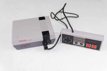 Téléchargez les photos : Nintendo NES Classic Edition, console de jeux vidéo - en image libre de droit