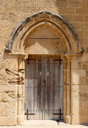 Téléchargez les photos : Porte de la mosquée Bugday à Famagusta, Nord de Chypre - en image libre de droit