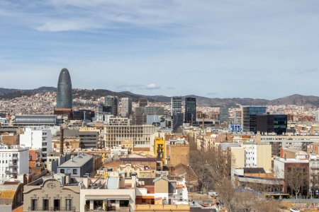 Téléchargez les photos : Skyline de Barcelone prise d'un point de vue unique - en image libre de droit