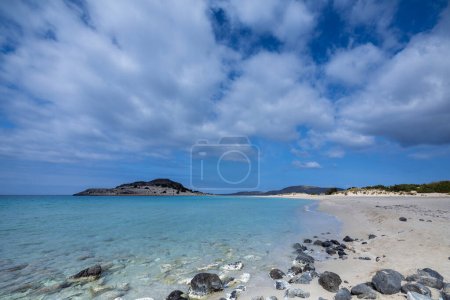 Foto de La impresionante playa de simos en la isla griega de Elafonisos - Imagen libre de derechos