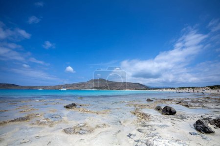 Foto de La impresionante playa de simos en la isla griega de Elafonisos - Imagen libre de derechos