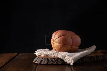 Foto de Mortadella. Embutido tradicional de cerdo con pistachos o pimienta negra. Delicias italianas de Bolonia. Imágenes de alta calidad 4k - Imagen libre de derechos