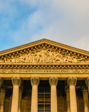 Téléchargez les photos : Vue détaillée extérieure de la célèbre église de la Madeleine, Paris, France - en image libre de droit