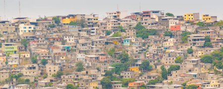 Guayaquil, Ecuador 7. November 2021: Viele rustikale Armenhäuser über Hügel, Stadt Guayaquil, Guayas, Ecuador