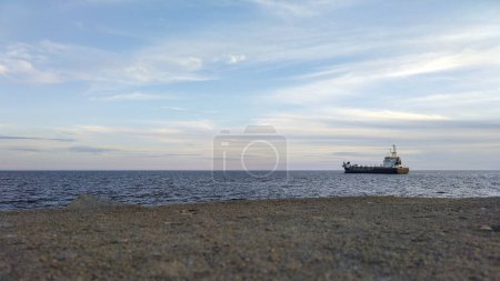 Panoramafahrt Industrieschiff auf der Platte, montevideo, uruguay