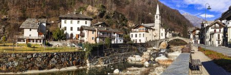 Foto de Most scenic Alpine villages in Italian part - Fontainemore, medieval borgo in Valle d'Aosta region - Imagen libre de derechos