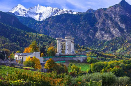 Téléchargez les photos : Valle d'Aosta, Italy. Beautiful northern region famous with medieval castles. view of Aymavilles surrounded by Alps mountains - en image libre de droit