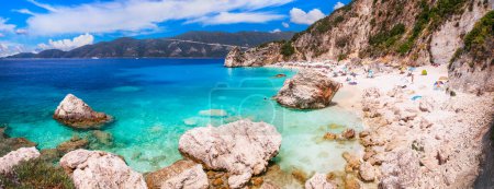 Foto de Lefkada Isla jónica de Grecia. mejores playas pintorescas - hermoso Agiofili con mar de cristal turquesa cerca de Viasiliki - Imagen libre de derechos