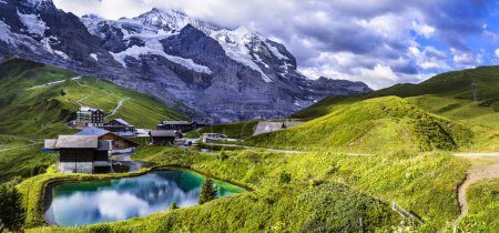 Téléchargez les photos : Étonnante nature suisse. Kleine Scheidegg col de montagne qui relie le célèbre Eiger et le Lauberhorn célèbre pour la randonnée dans les Alpes bernoises. Suisse voyage - en image libre de droit