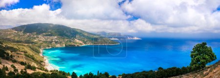Téléchargez les photos : Plages panoramiques de la belle île de Céphalonie (Céphalonie) - Agia Kiriaki avec mer turquoise. Grèce, îles Ioniennes - en image libre de droit