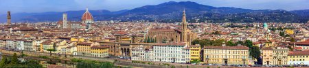 Foto de Italia, grandes monumentos y ciudades - ciudad del arte y la cultura- Florencia, vista panorámica del centro de la ciudad y la catedral del Duomo - Imagen libre de derechos