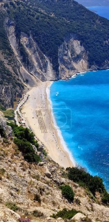 Téléchargez les photos : L'une des plus belles et des plus pittoresques plages de Cephalonia (Céphalonie) île de Myrtos plage. Grèce, îles Ioniennes - en image libre de droit