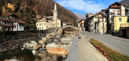 Téléchargez les photos : Plus beaux villages alpins du nord de l'Italie- Fontainemore, borgo médiéval dans la région de la Vallée d'Aoste, - en image libre de droit