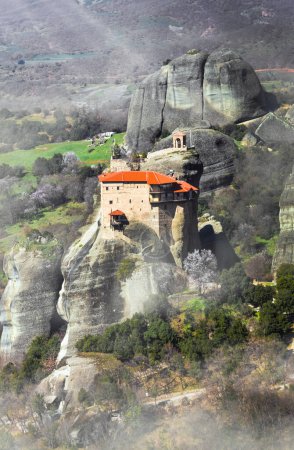 Téléchargez les photos : Monastère de Roussanou Meteora Grèce. site du patrimoine mondial de l'Unesco et destination grecque populaire - en image libre de droit