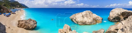 Téléchargez les photos : Grèce meilleures plages des îles ioniennes. Leucade - longue plage pittoresque Kathisma avec mer turquoise tropicale et sable blanc - en image libre de droit